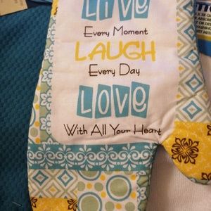 KITCHEN TOWELS 2 MICRO CLOTHS 2 OVEN MITT